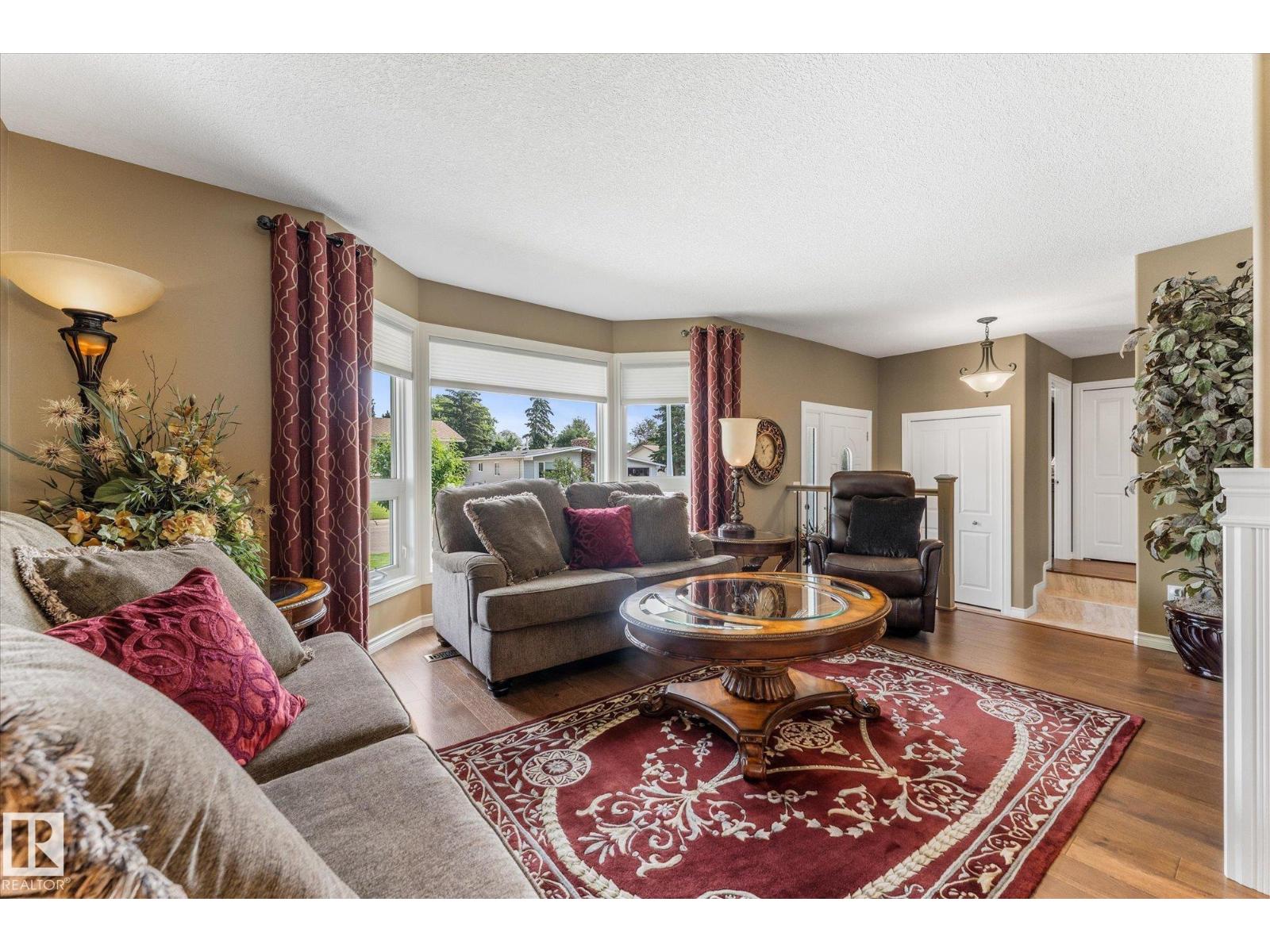 9806 84 ST - Image 5