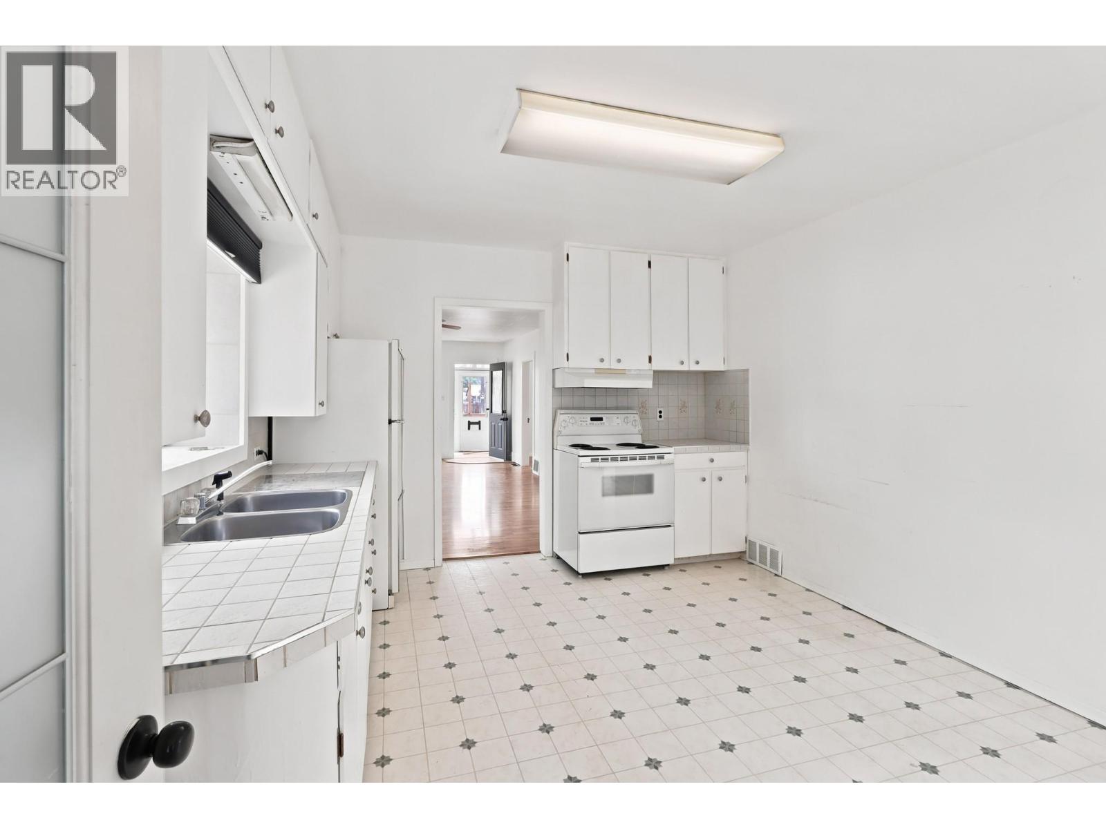 225 14 Avenue N - 13
