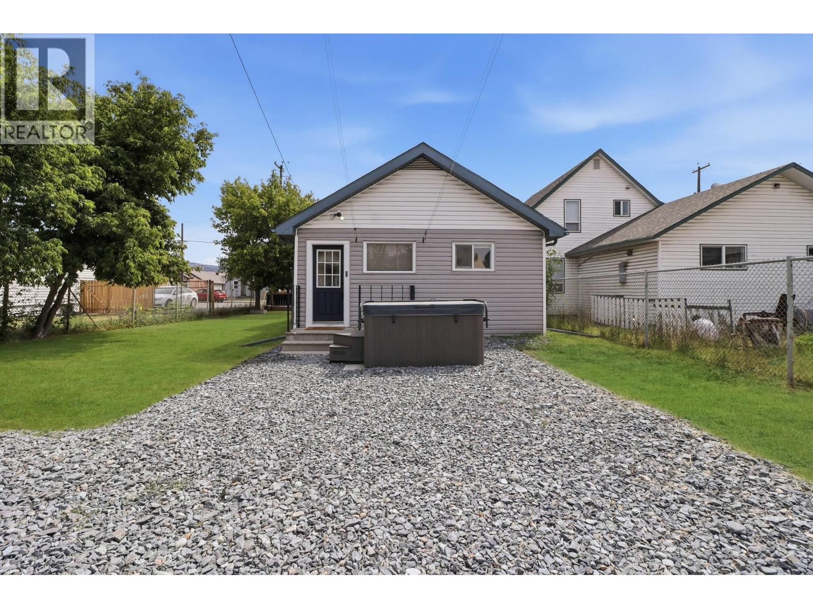 225 14 Avenue N - 32