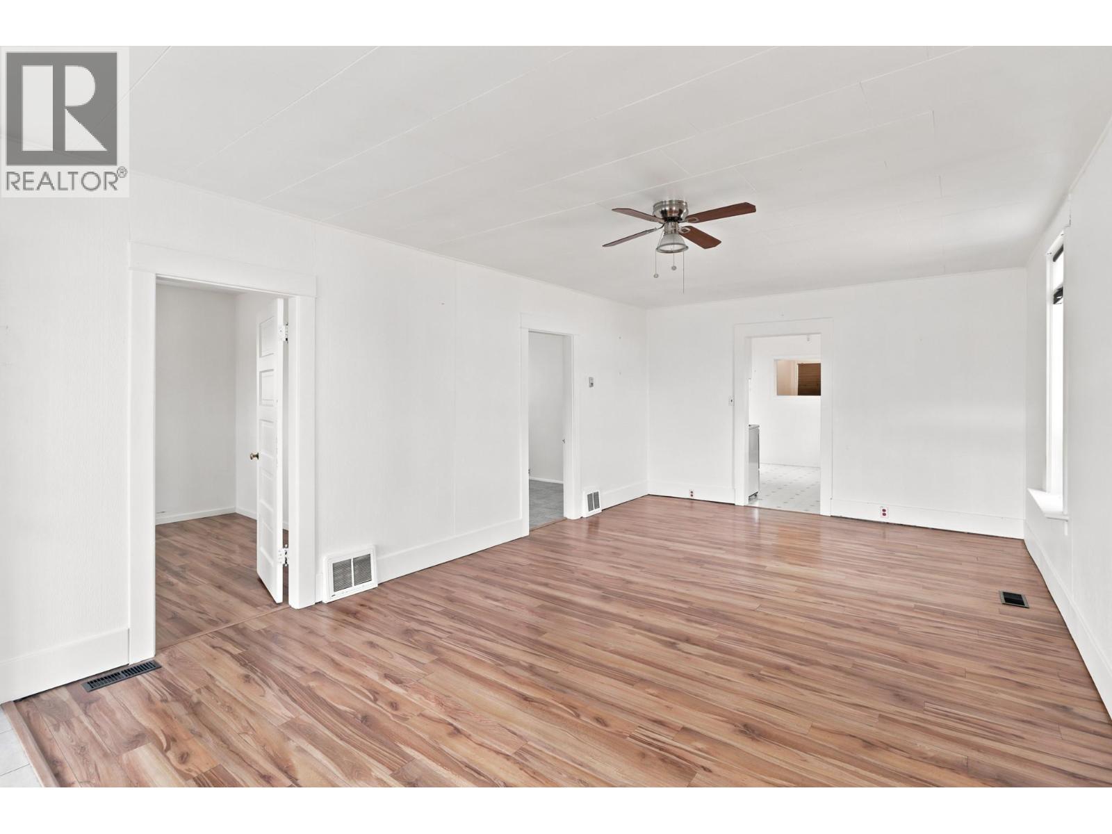 225 14 Avenue N - 9