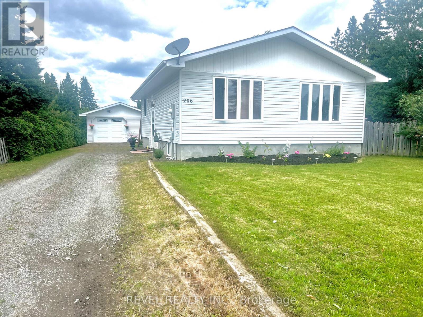 206 DUKE STREET W - 1