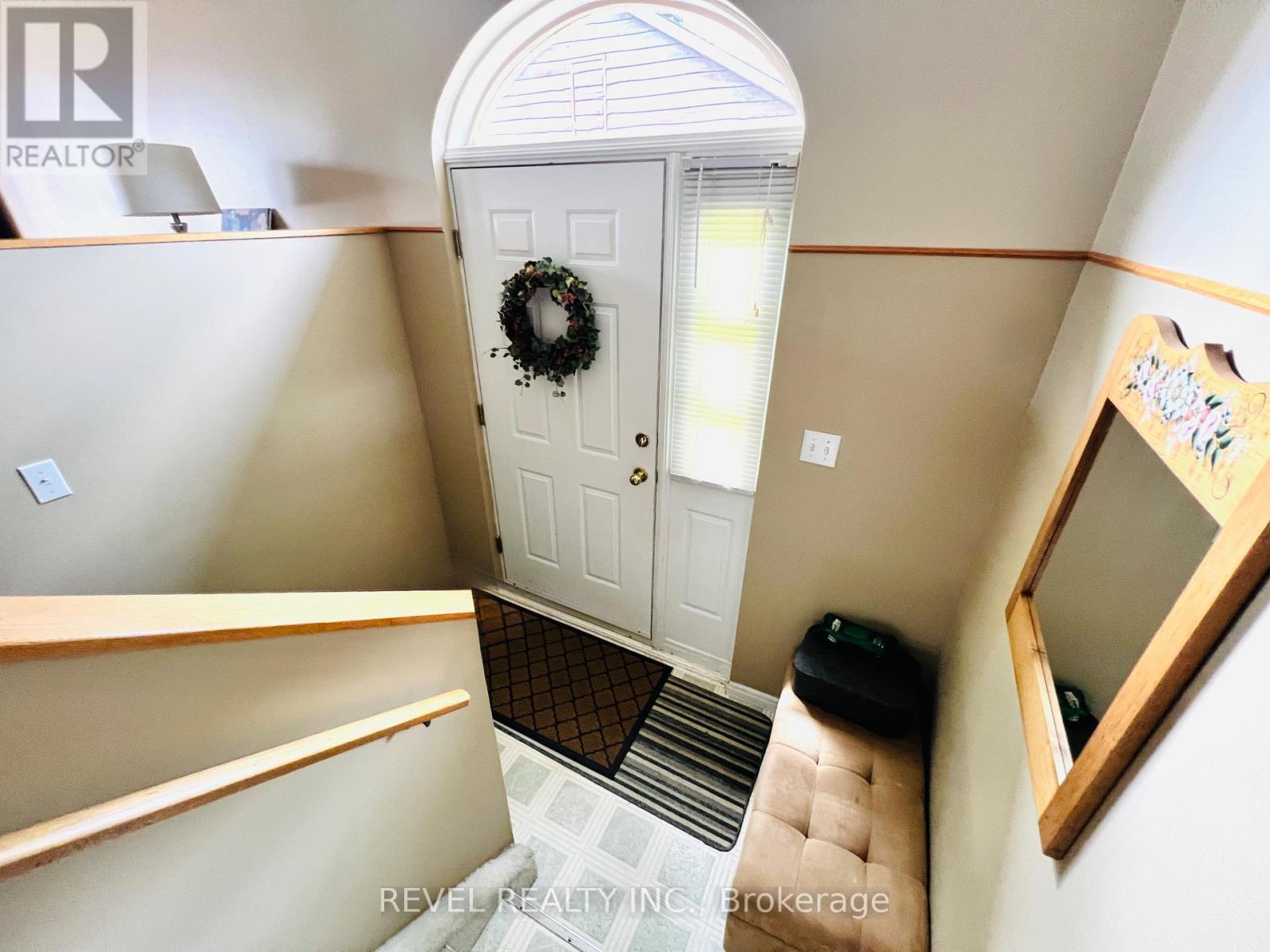 206 DUKE STREET W - 2