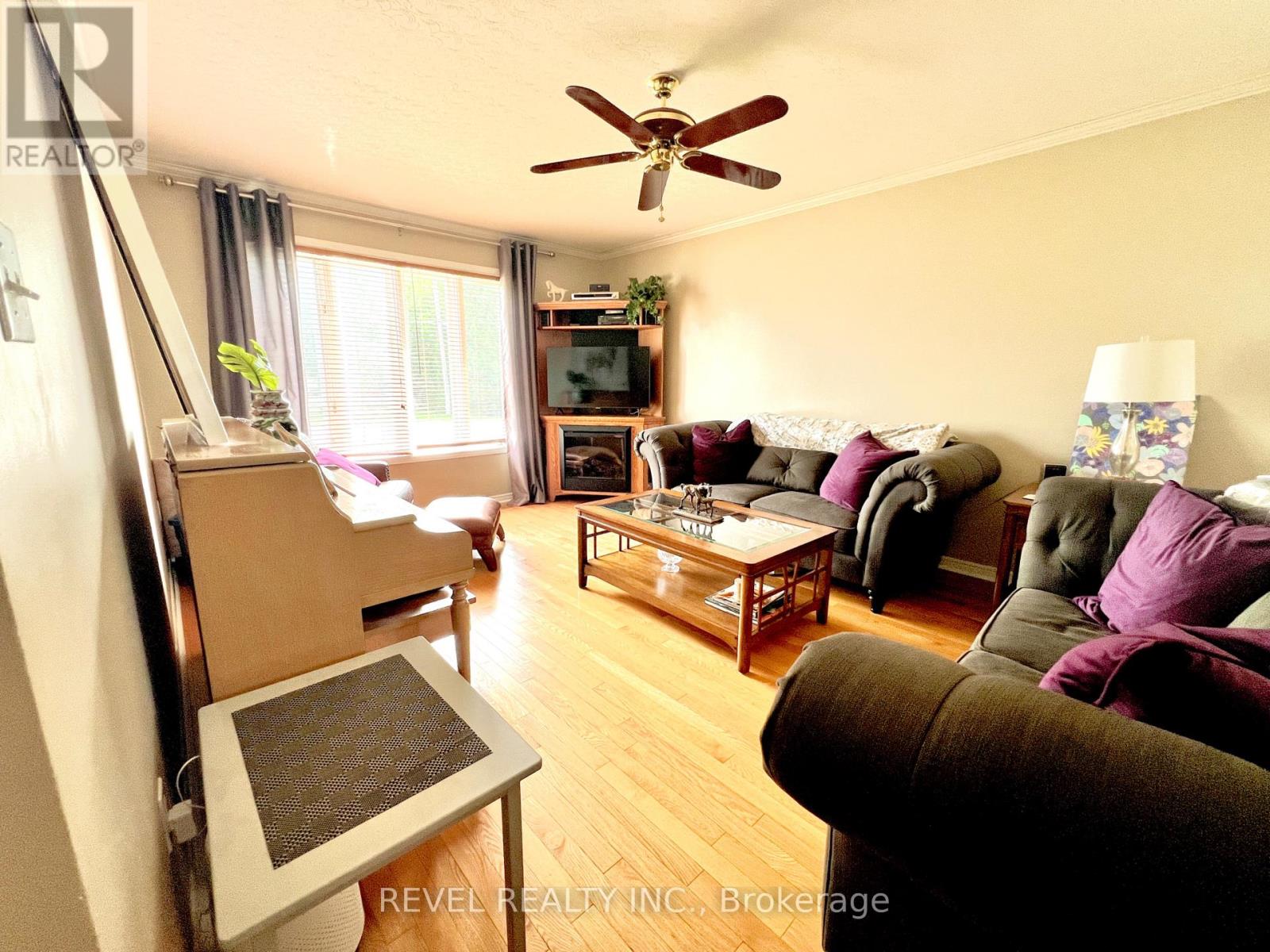 206 DUKE STREET W - 3