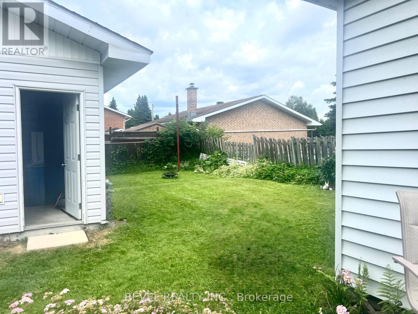 206 DUKE STREET W - 30
