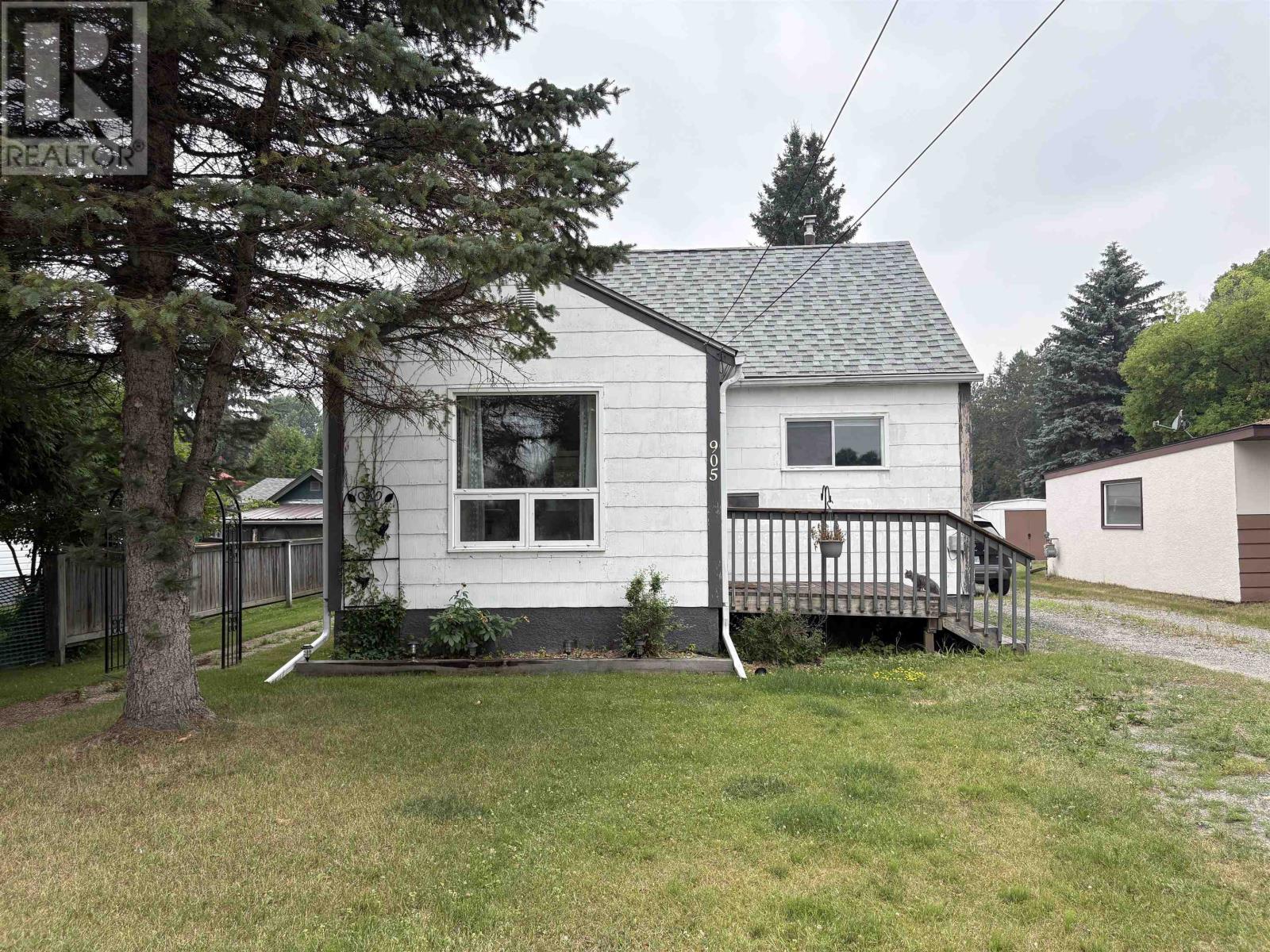 905 Portage AVE N - 1