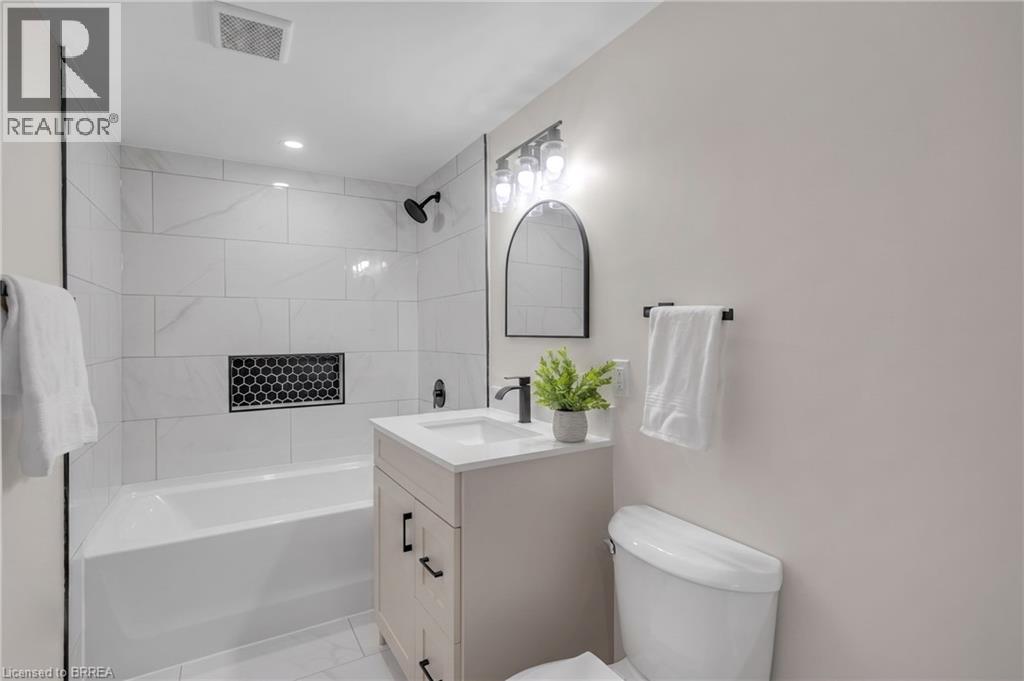 44 TYRELL Street - 31