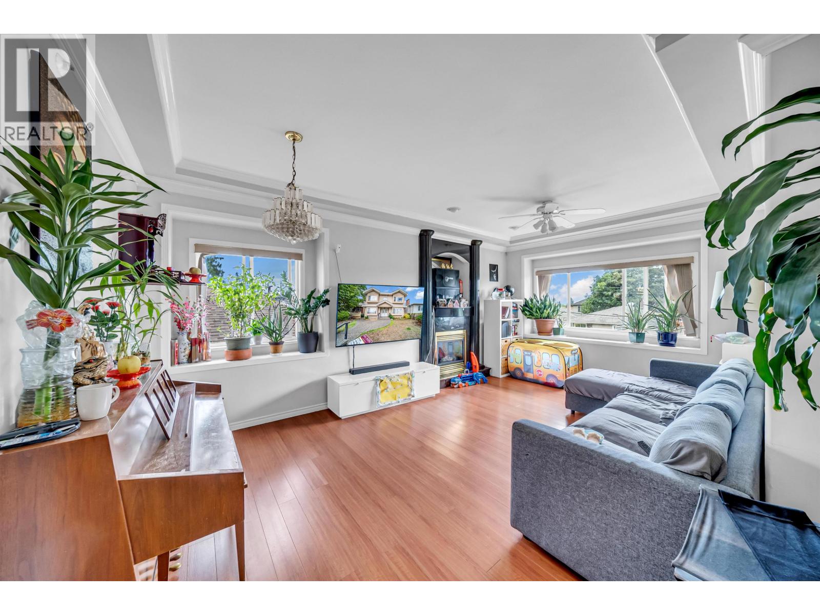 8 Bed, 4 Bath House for Sale in Vancouver – 331 E 61ST AVENUE, Vancouver – MLS# R3149158 - Image 13