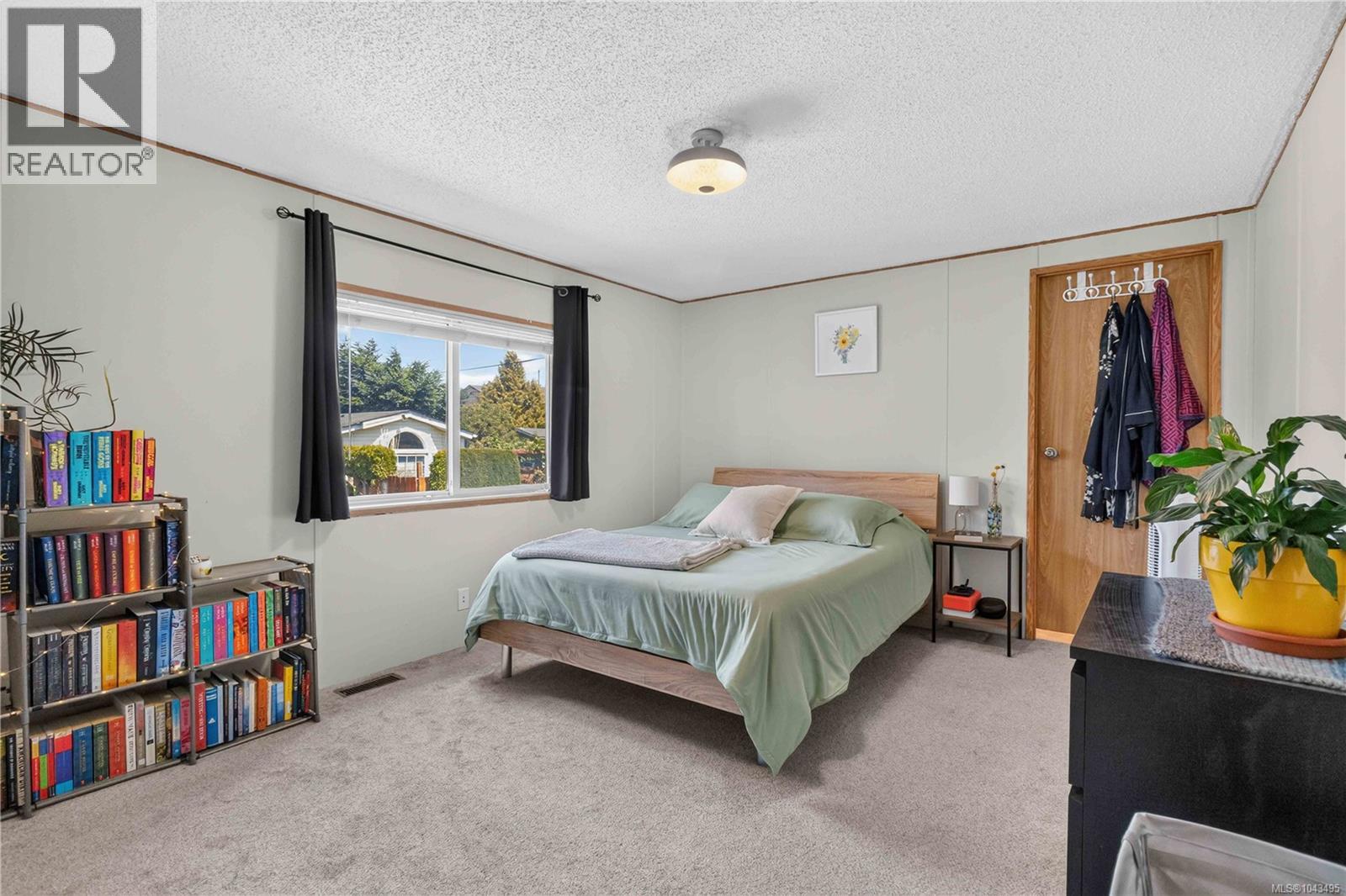 #22 1581 Middle Rd - 18