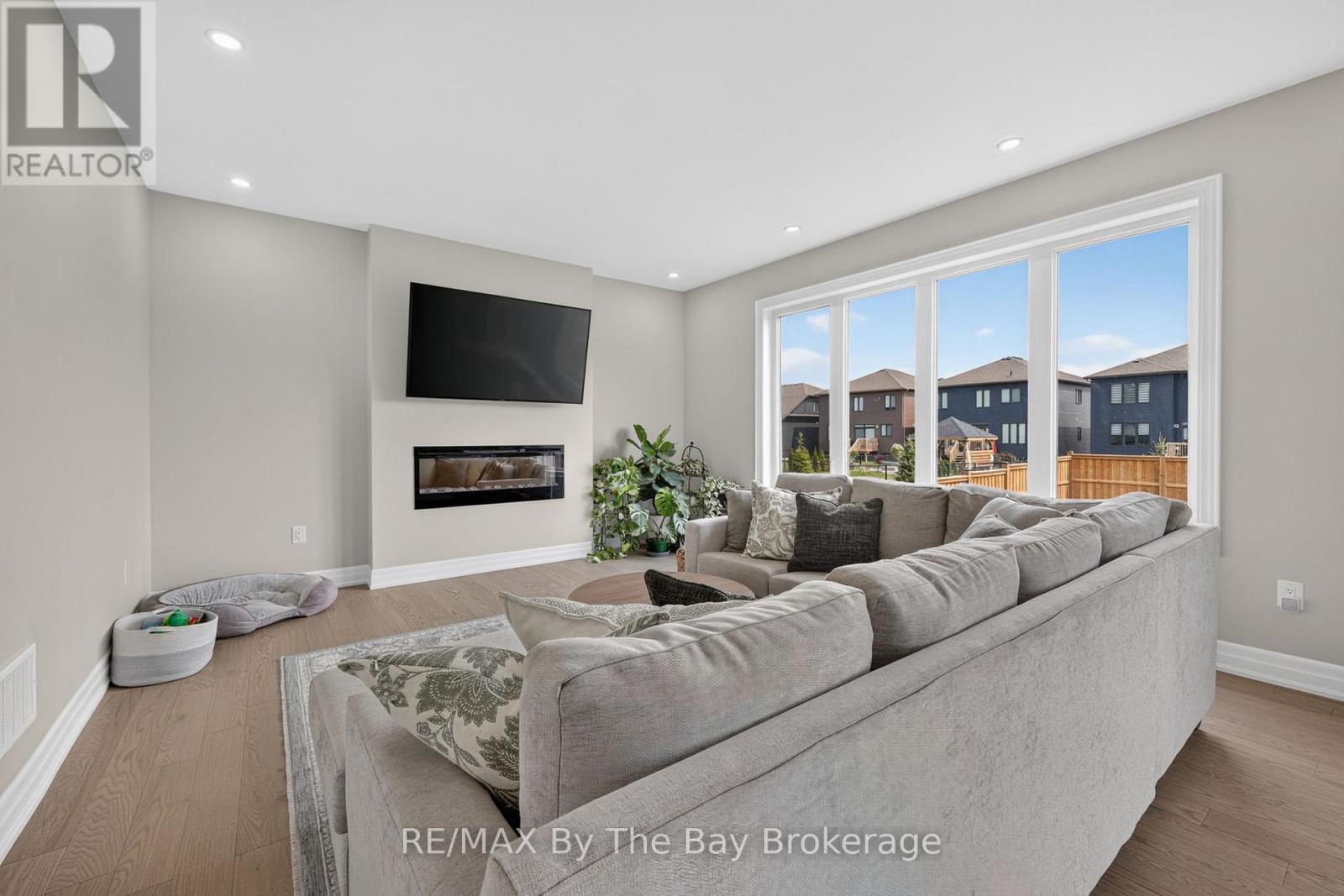 222 MAPLESIDE DRIVE - Image 10