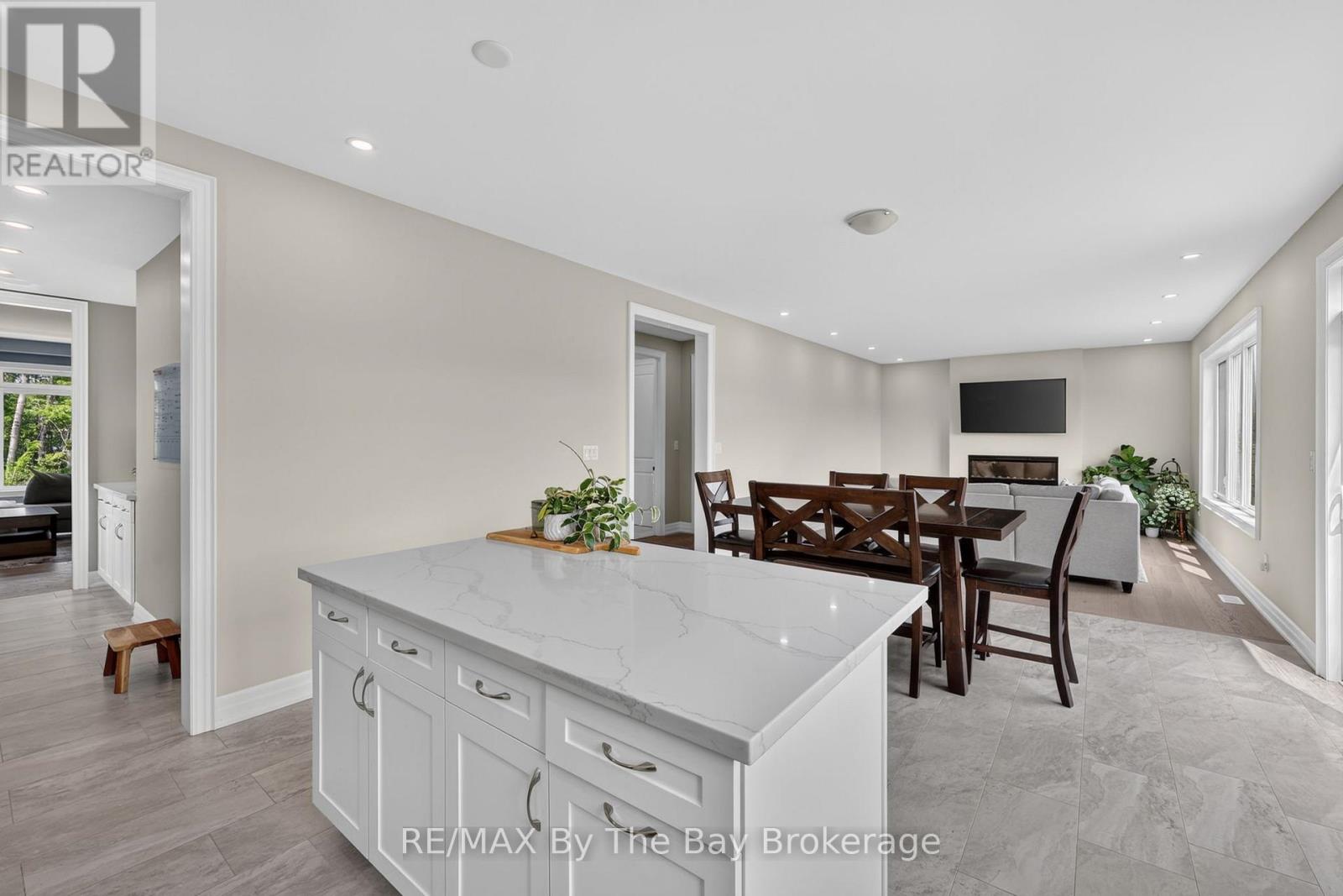 222 MAPLESIDE DRIVE - Image 8