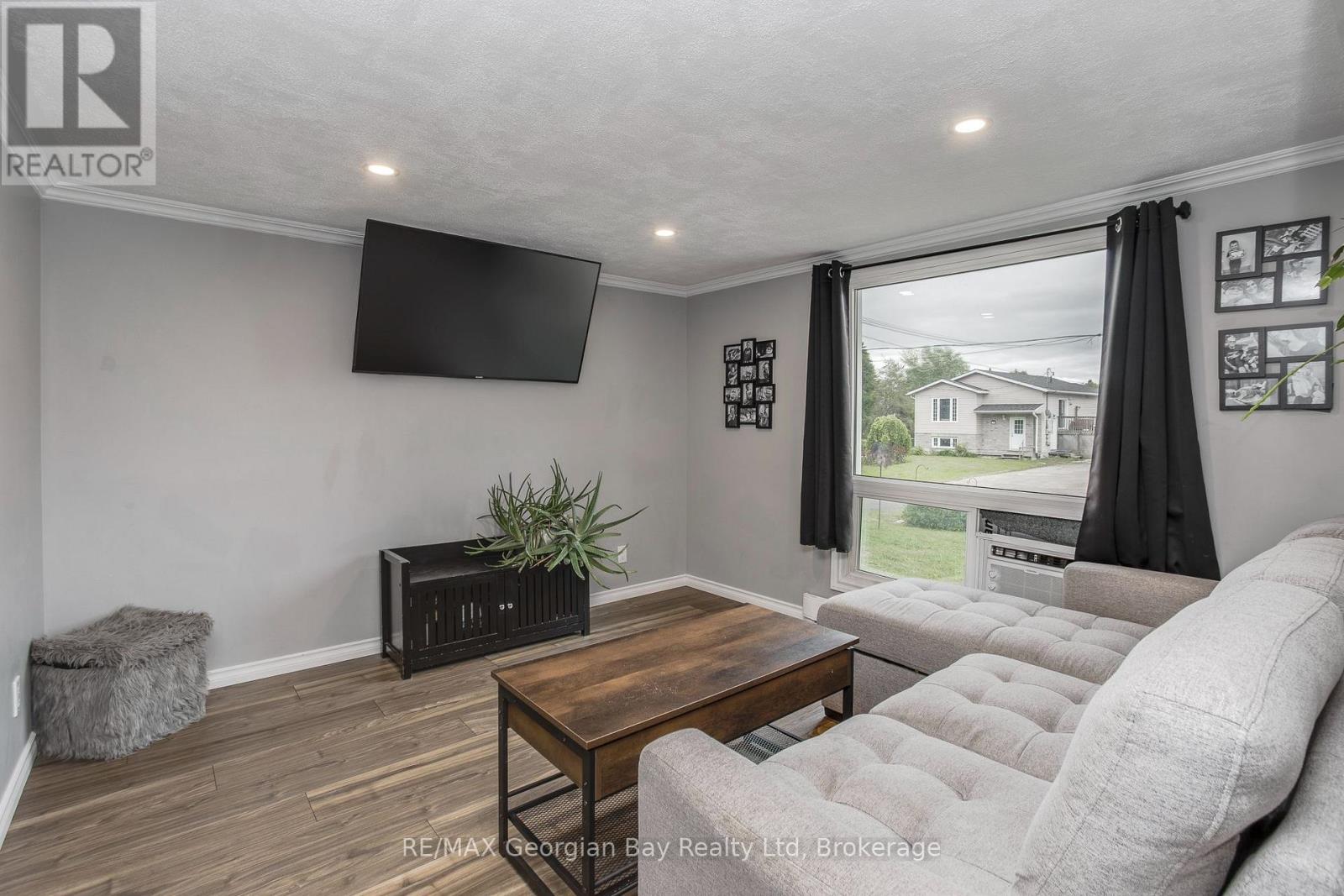 350 MCNICOLL STREET - Image 10