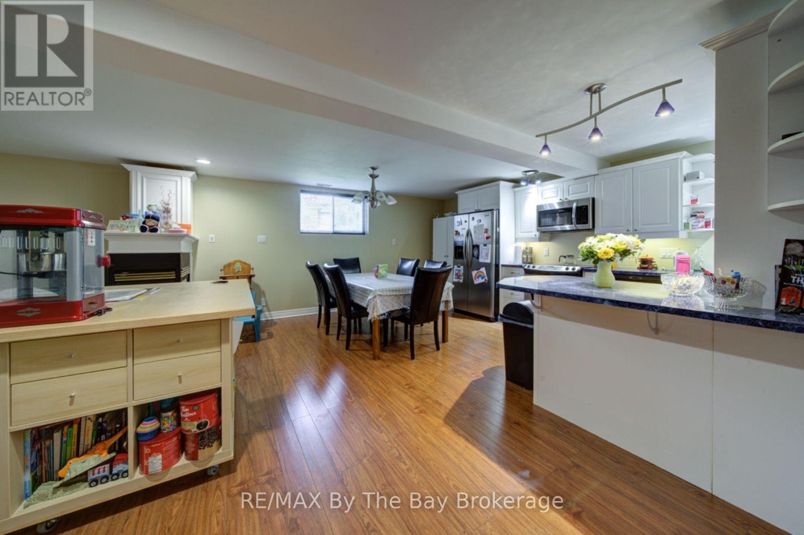 452 RAMBLEWOOD DRIVE - 23
