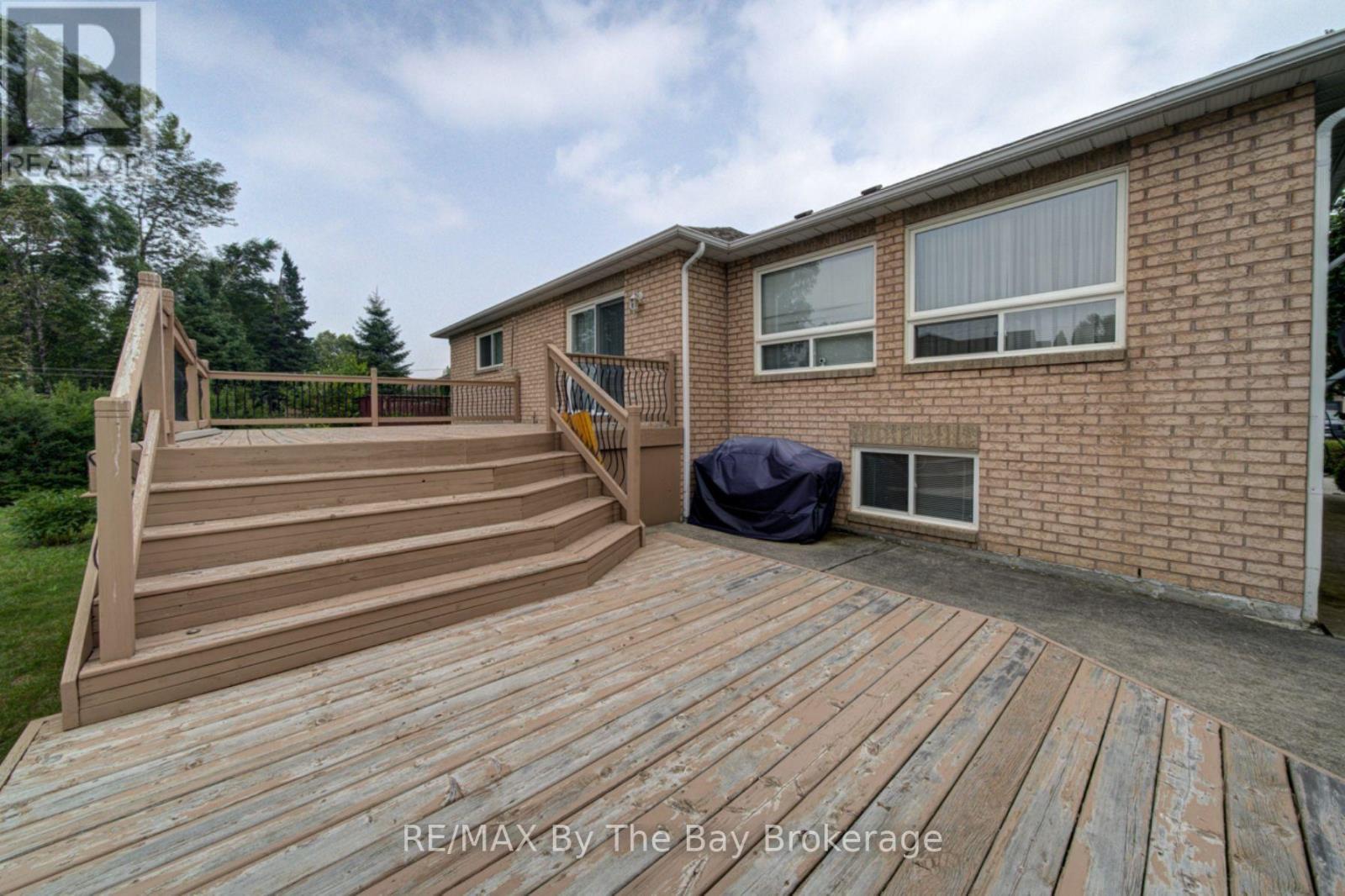 452 RAMBLEWOOD DRIVE - 33