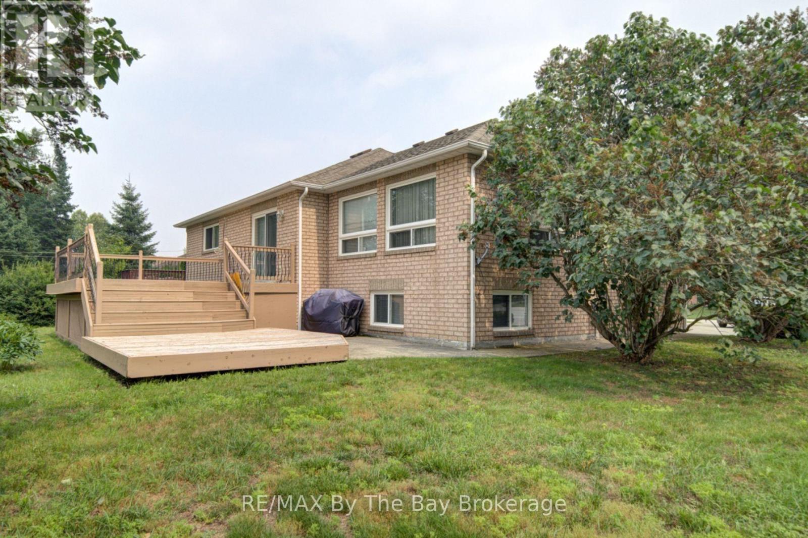 452 RAMBLEWOOD DRIVE - 34