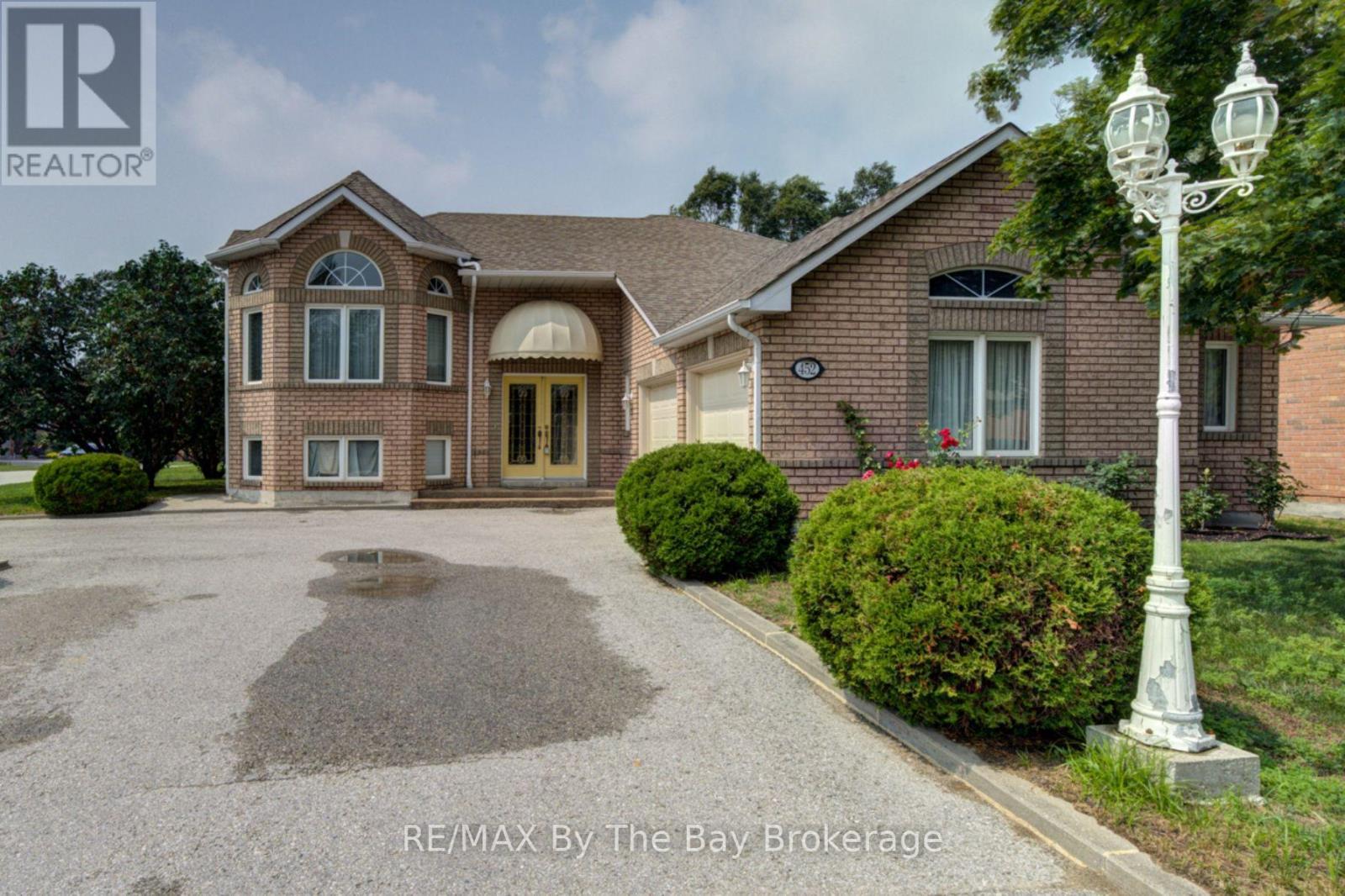 452 RAMBLEWOOD DRIVE - 40