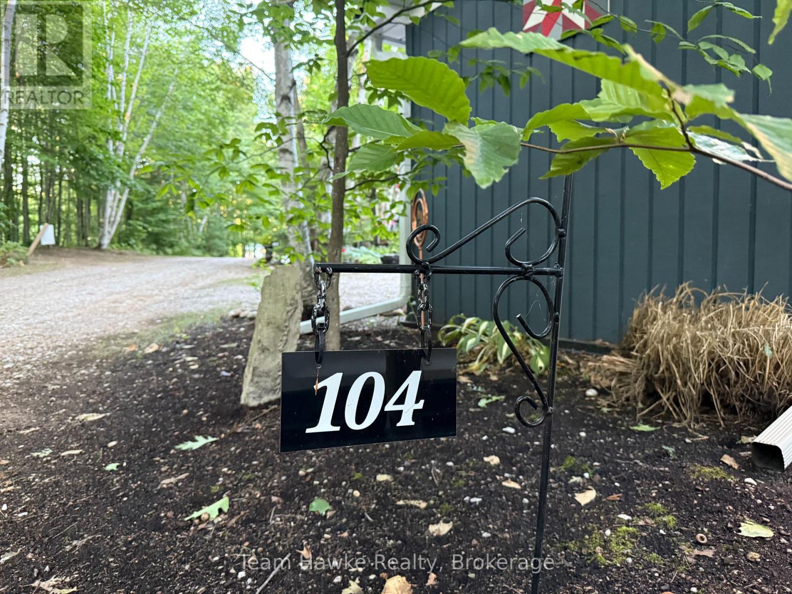 #104 2920 OLD PENETANGUISHENE ROAD - 19