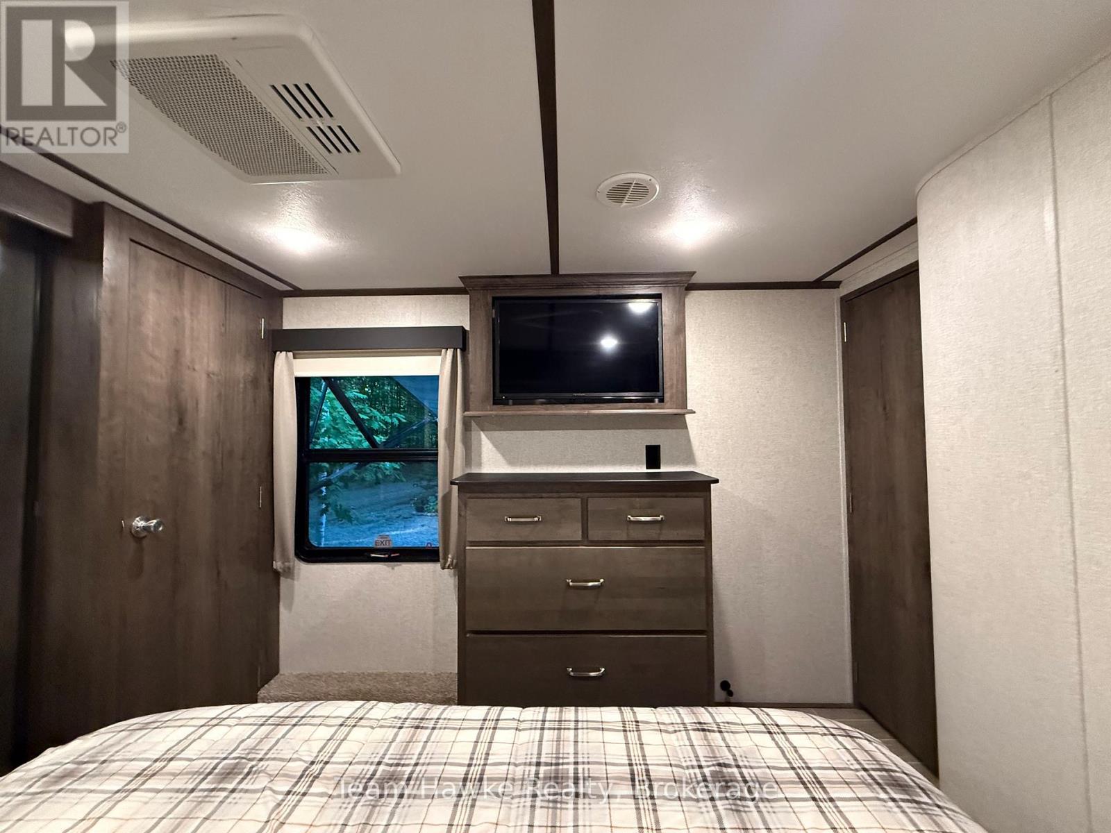 #104 2920 OLD PENETANGUISHENE ROAD - 9