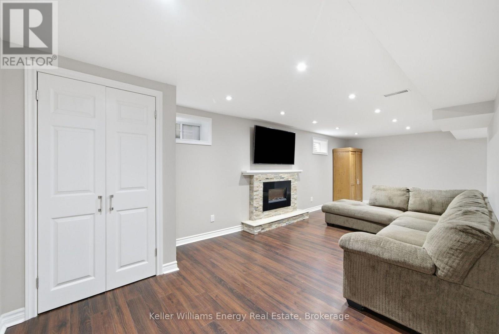 145 MICHAEL BOULEVARD - 21