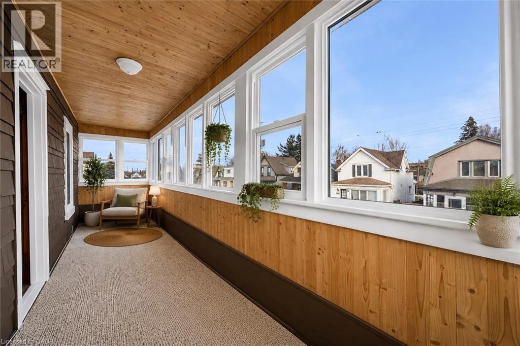 121 EDGEMONT Street N - 22