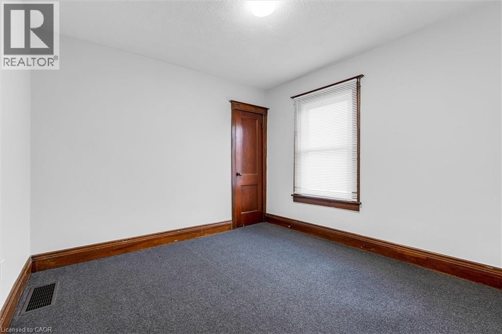 121 EDGEMONT Street N - 28