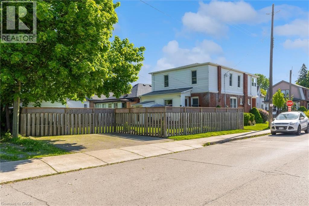 121 EDGEMONT Street N - 43