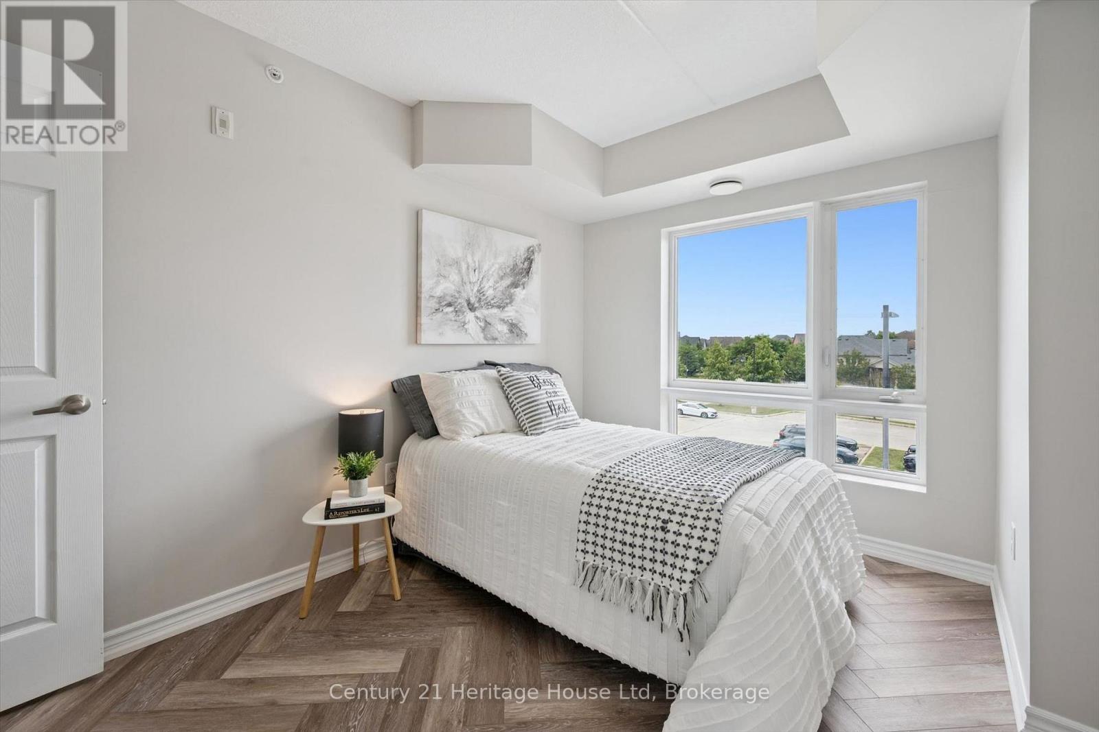 60 LYNNMORE STREET - 11