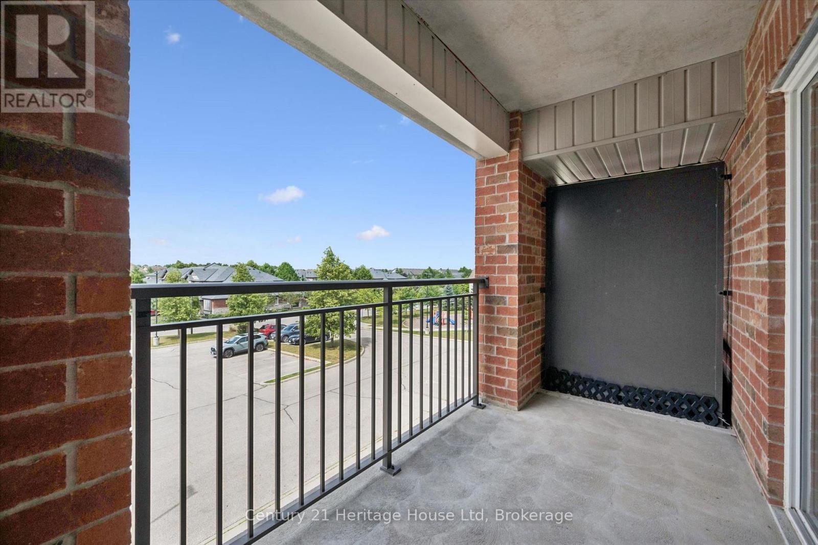 60 LYNNMORE STREET - 16