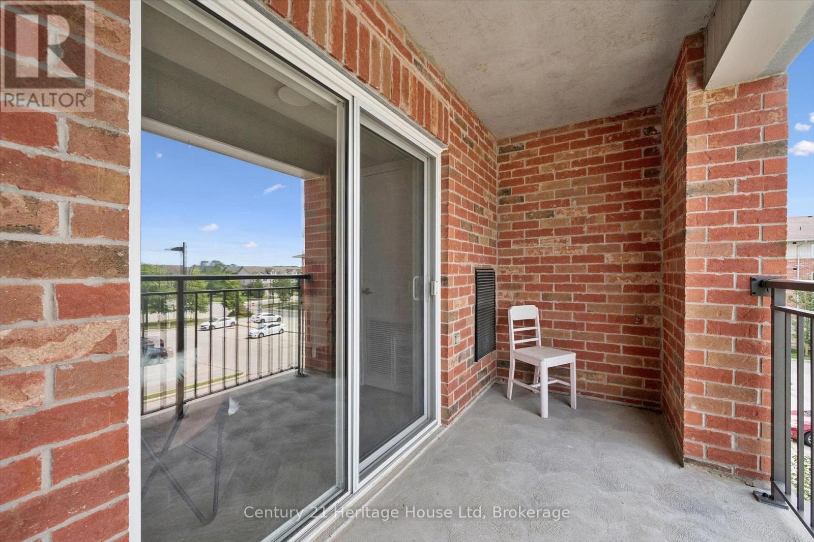 60 LYNNMORE STREET - 17