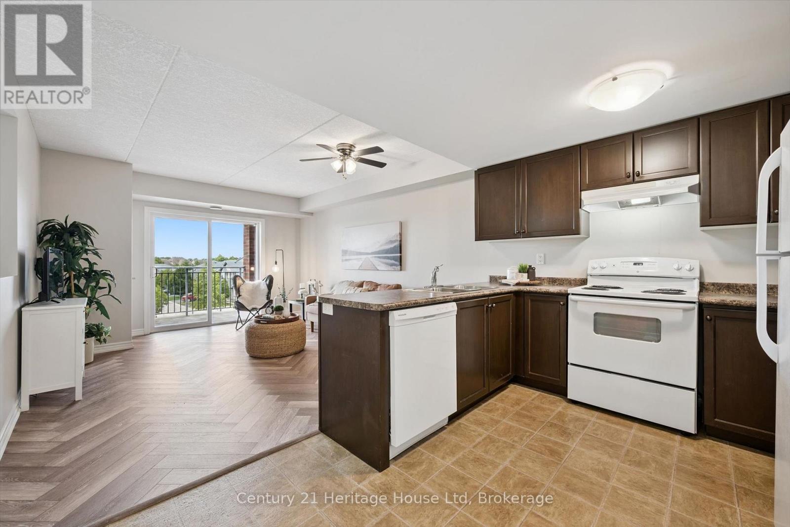 60 LYNNMORE STREET - 3