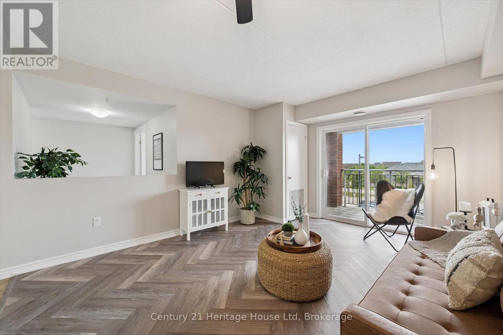 60 LYNNMORE STREET - 6
