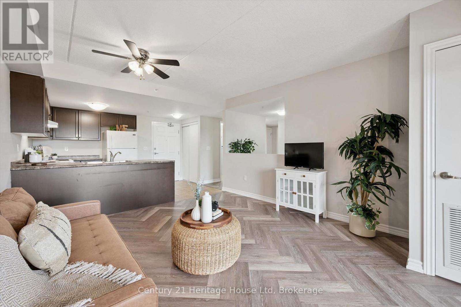 60 LYNNMORE STREET - 7