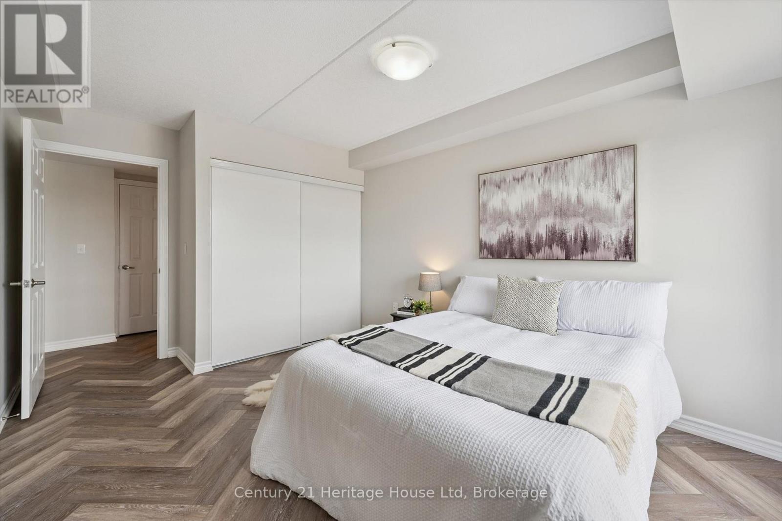 60 LYNNMORE STREET - 9