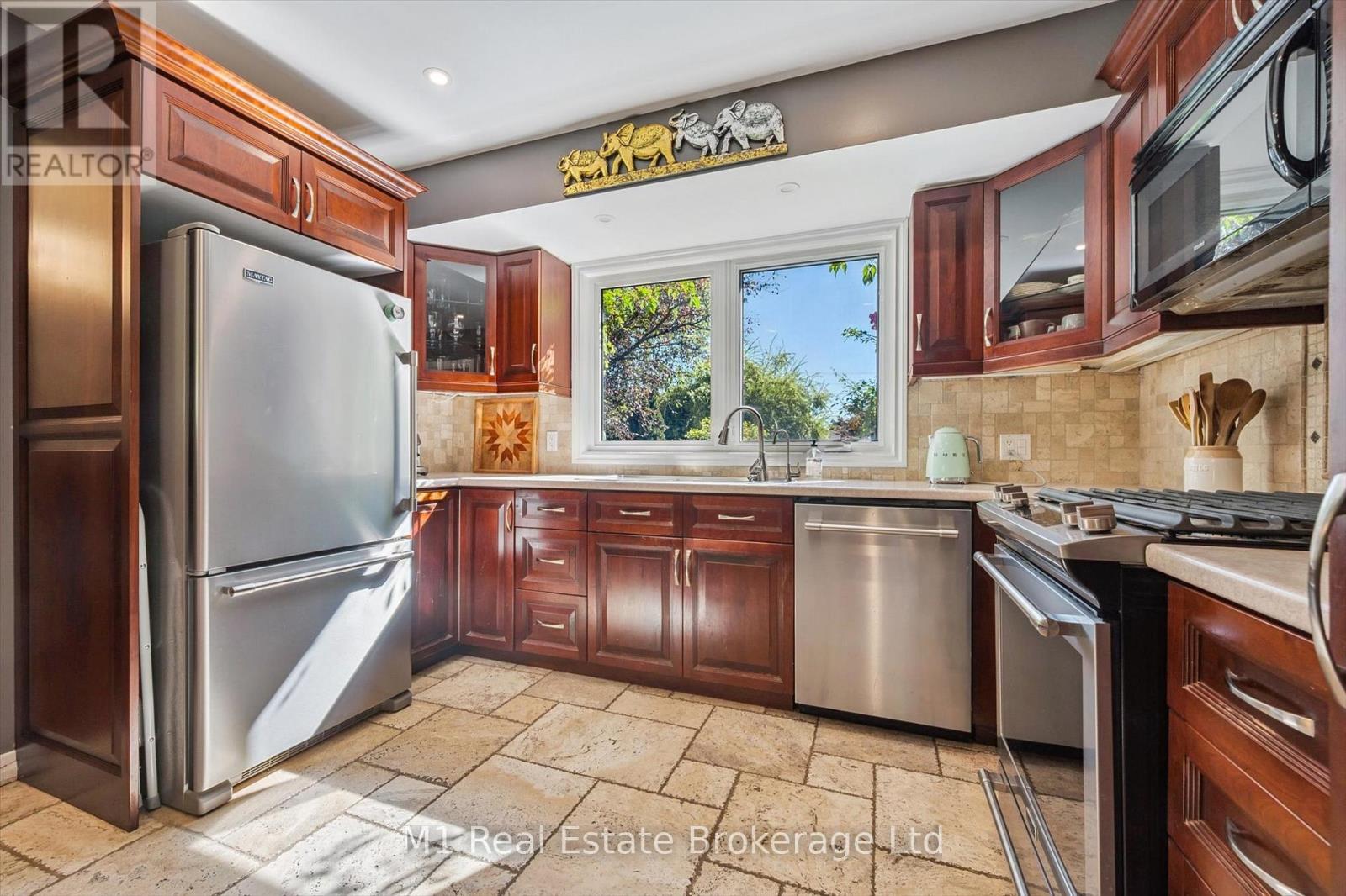 21 GLADSTONE AVENUE - 22