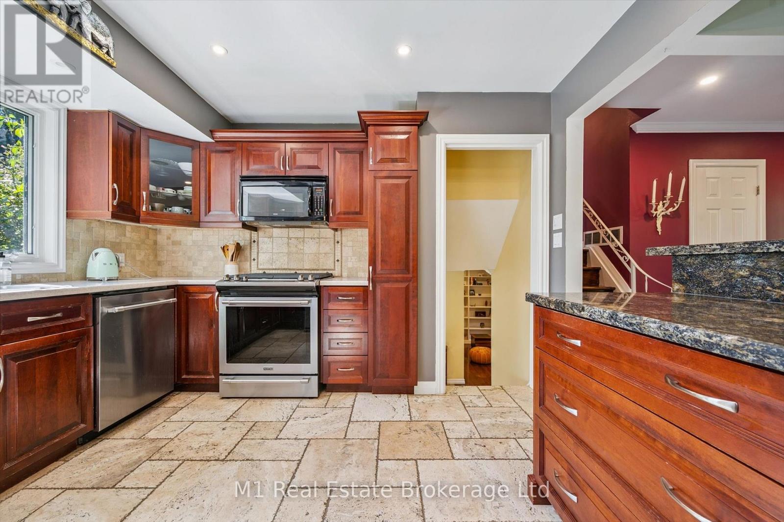 21 GLADSTONE AVENUE - 24