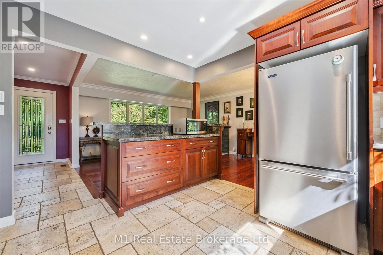 21 GLADSTONE AVENUE - 25