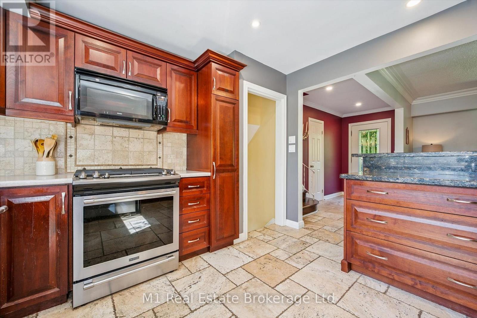 21 GLADSTONE AVENUE - 26