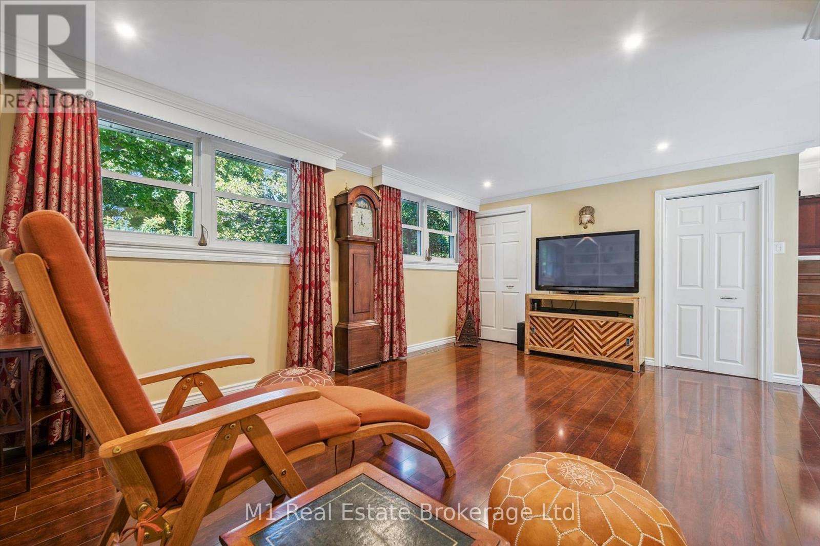 21 GLADSTONE AVENUE - 36