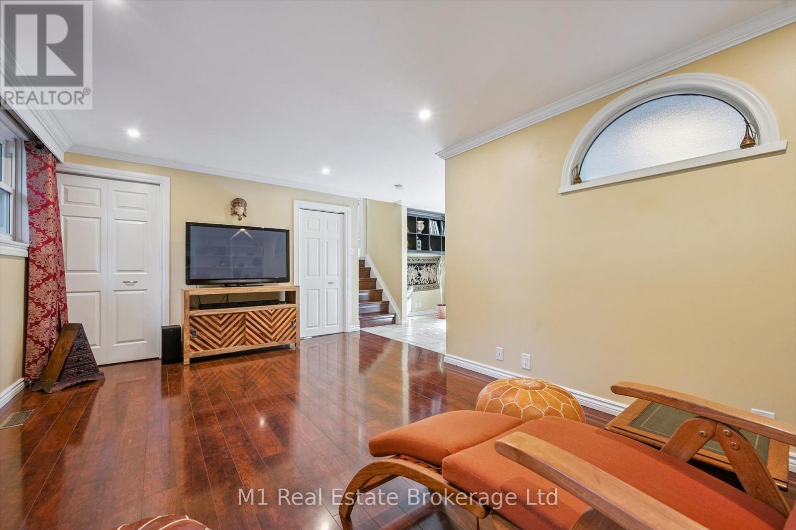 21 GLADSTONE AVENUE - 37