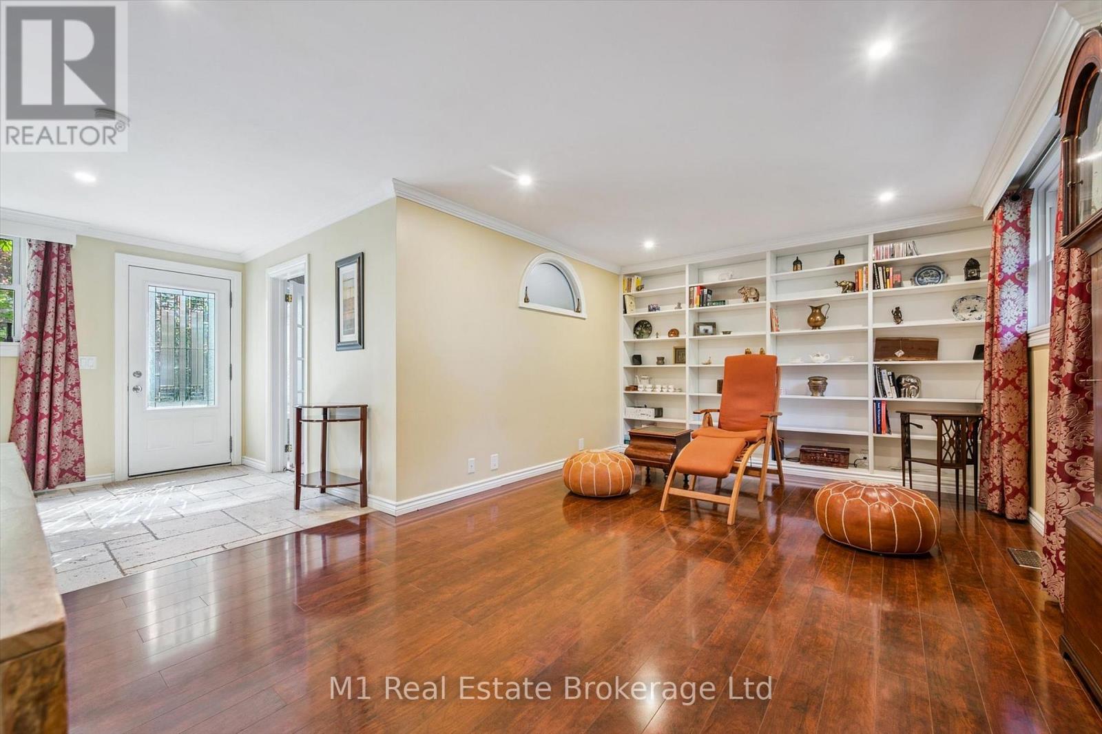21 GLADSTONE AVENUE - 38