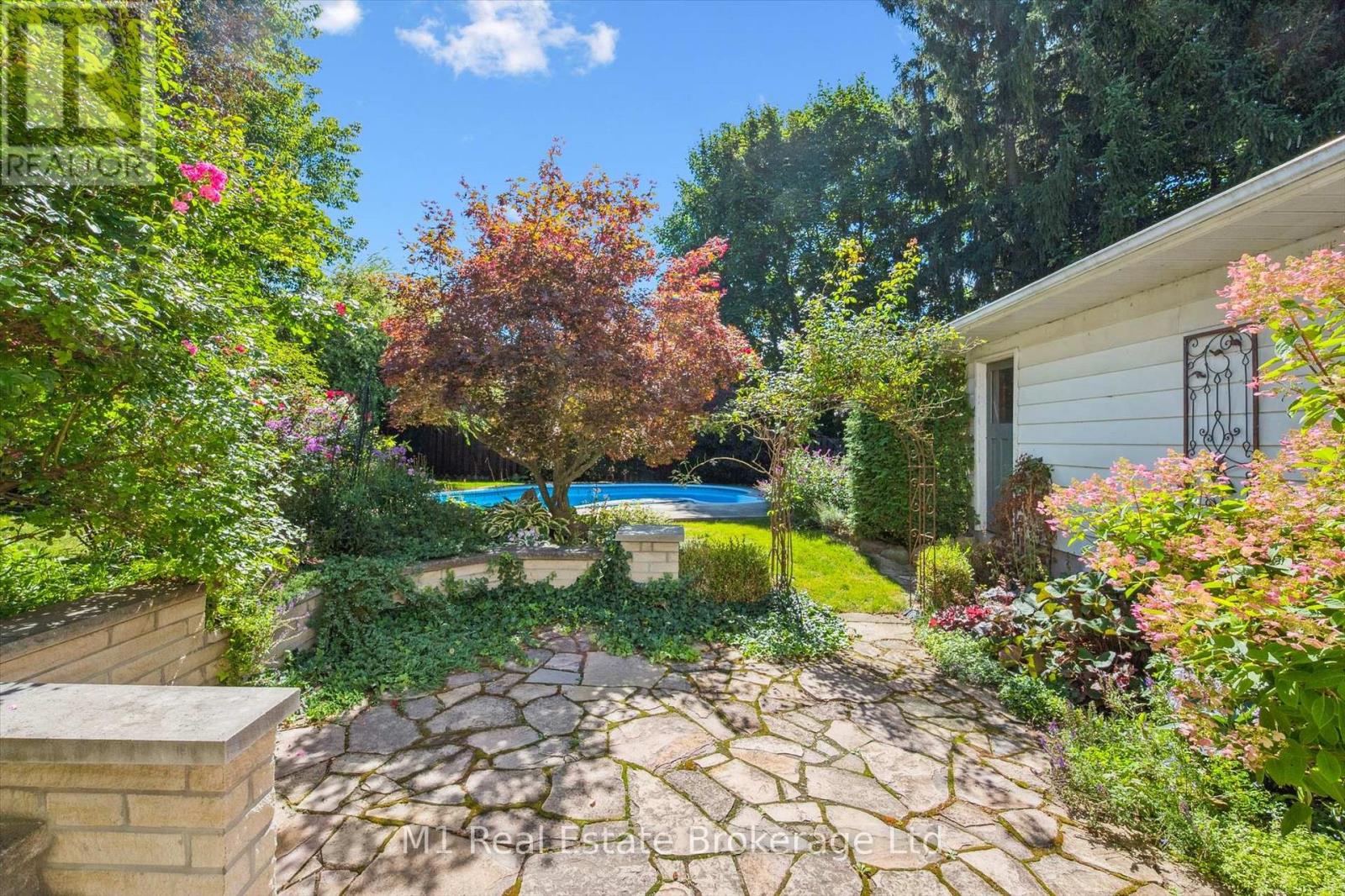 21 GLADSTONE AVENUE - 43