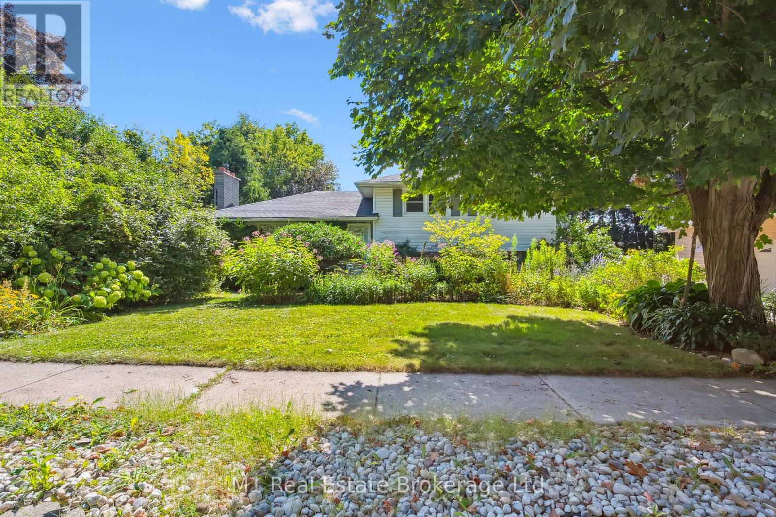 21 GLADSTONE AVENUE - 7