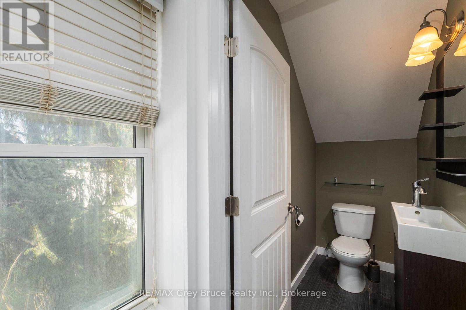 74 YONGE STREET S - 17