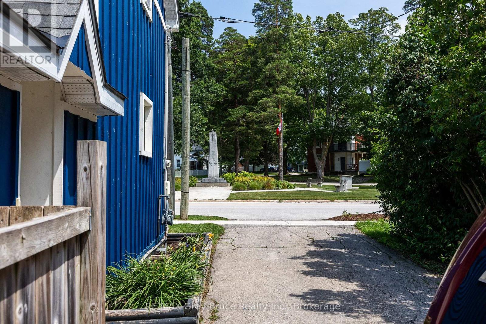 74 YONGE STREET S - 37