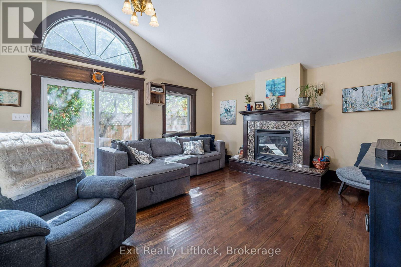251 PRINCE STREET - 14