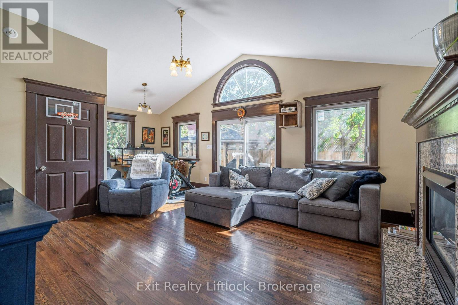 251 PRINCE STREET - 15