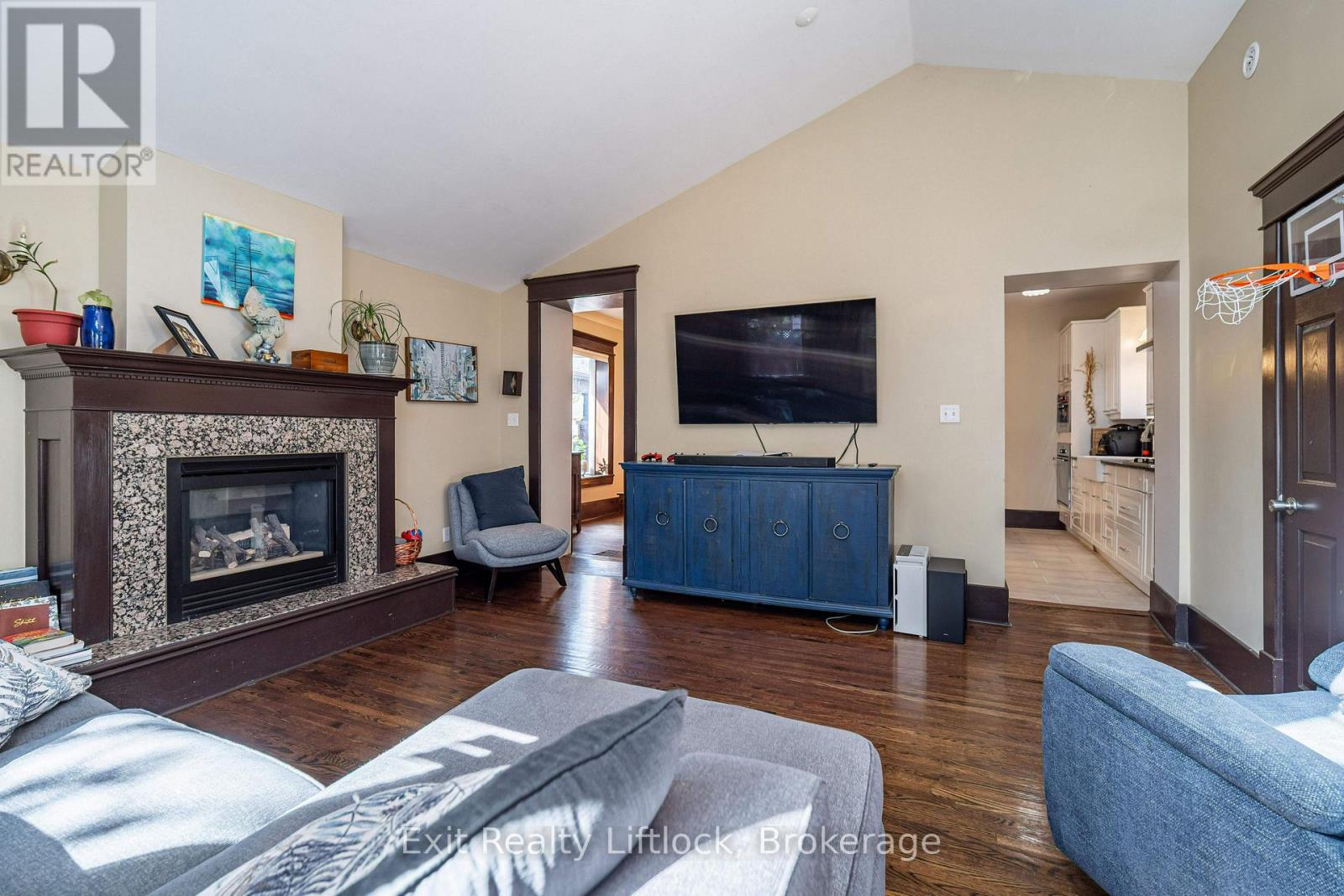 251 PRINCE STREET - 16