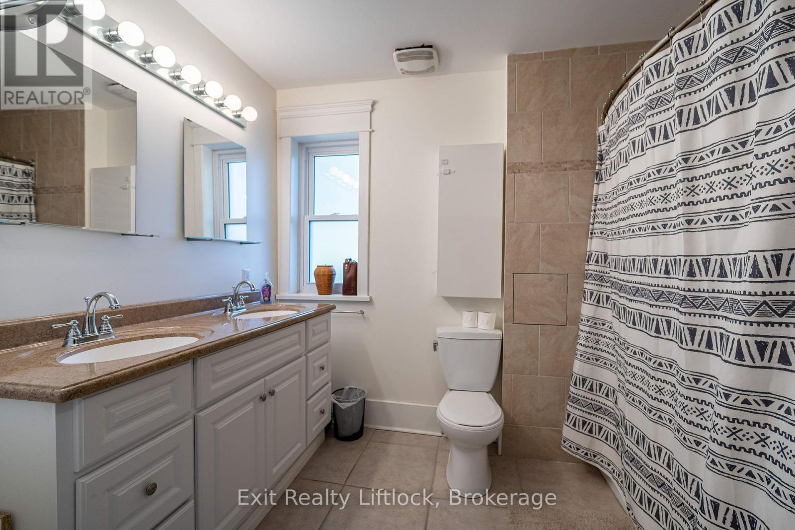 251 PRINCE STREET - 27
