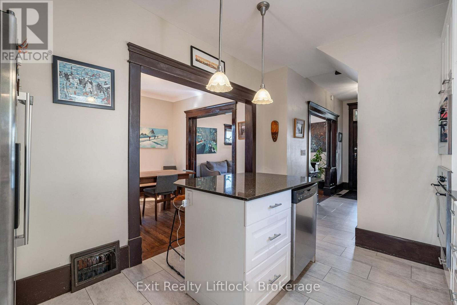 251 PRINCE STREET - 9