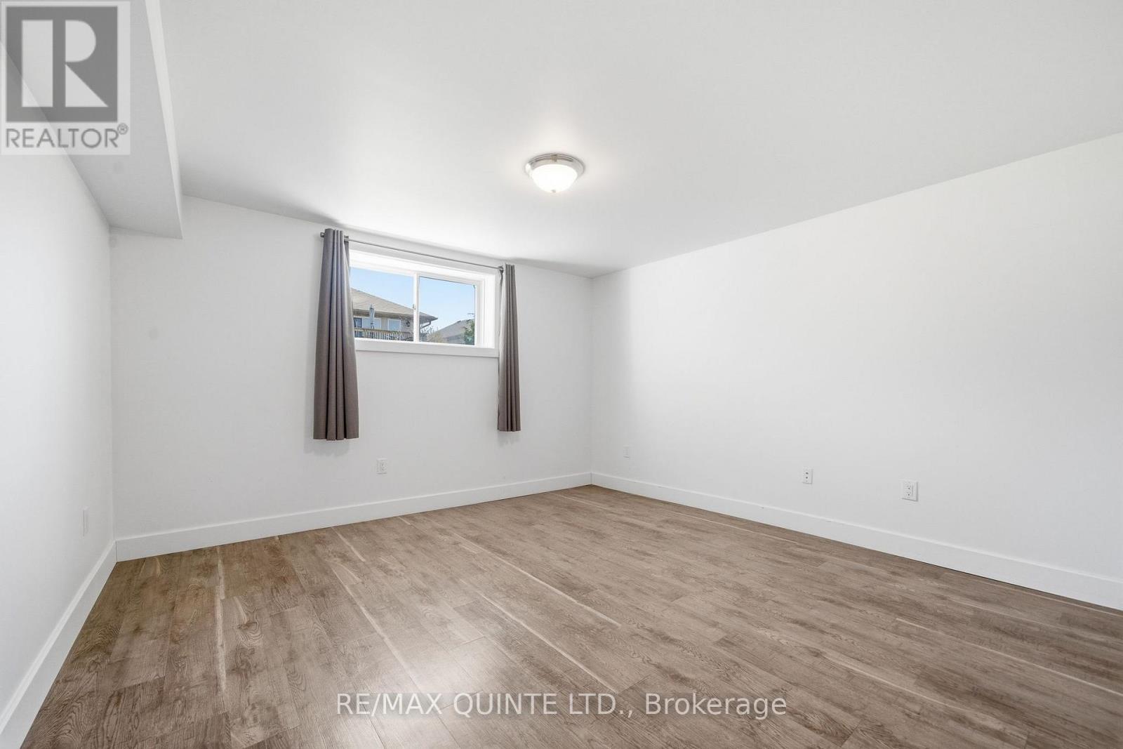 #A & B 86 ALDERSGATE DRIVE W - 31