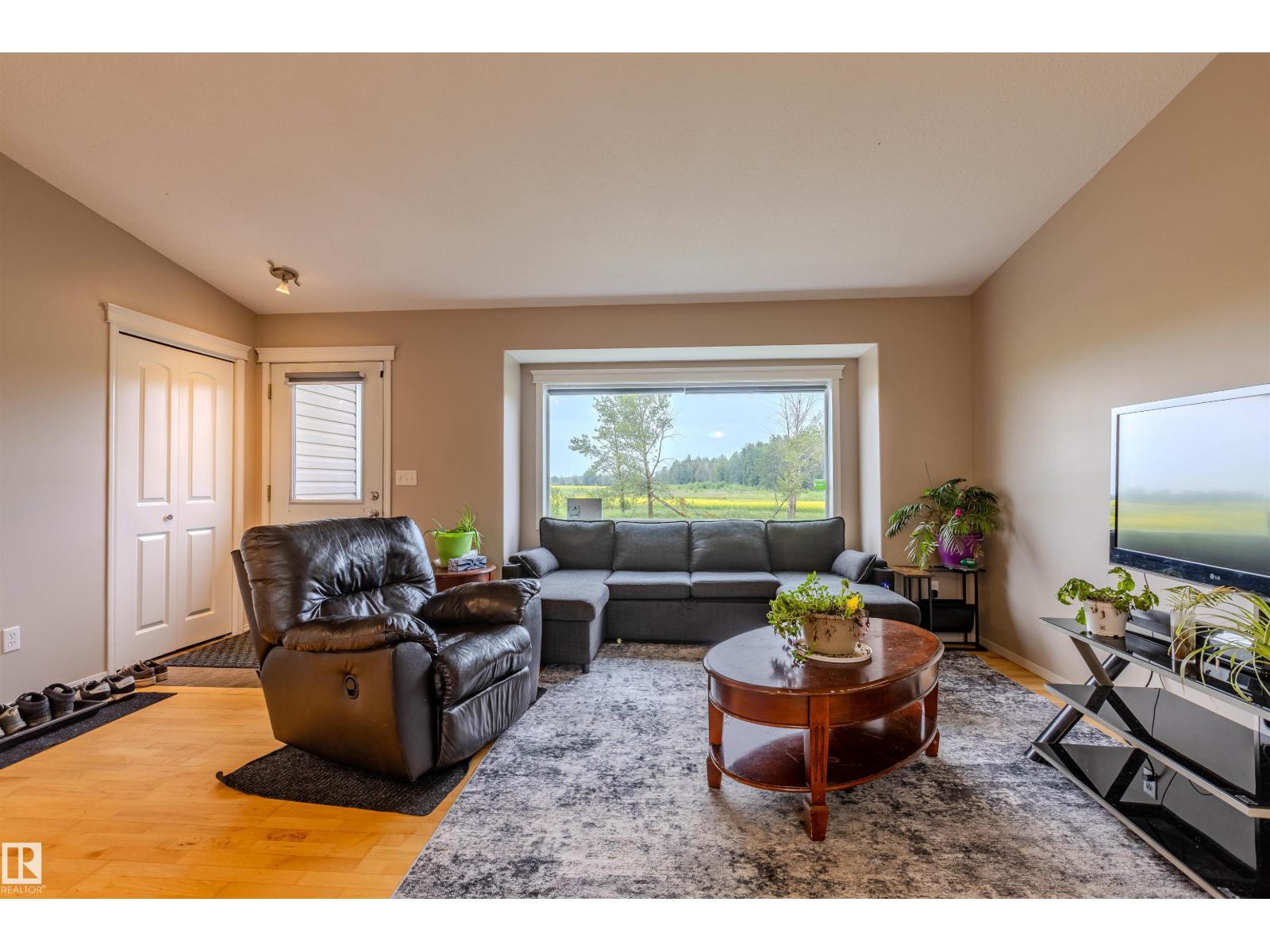 4712 50 AV - Image 6